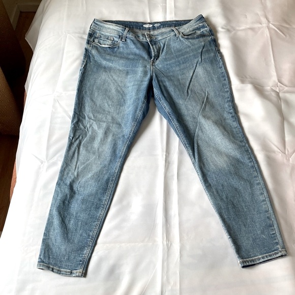 Women’s Old Navy Rockstar Super Skinny Mid Rise Jeans in light wash, size 14 - Picture 8 of 11